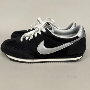 Women Nike Oceania Textile black silver white trainers sneakers 7.5